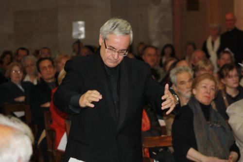 Michel Chebrou dirigeant sa prière pour la paix
